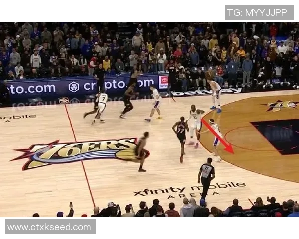 詹姆斯关键时刻暂停指挥队友成功防守上演致命抢断精彩瞬间