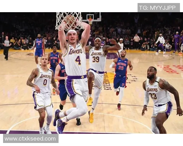 小莫布里攻防两端表现出色12投9中贡献18分10板2断2帽正负值高达26